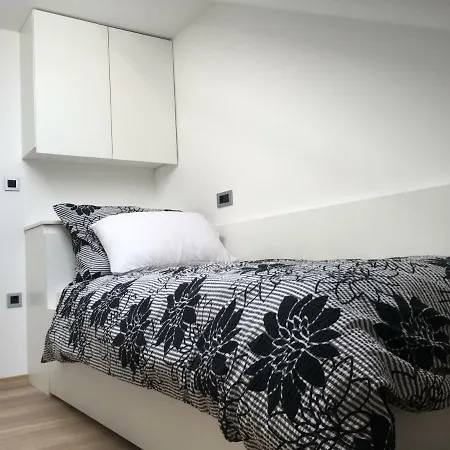 Modern Bright With Free Parking Space Lublana